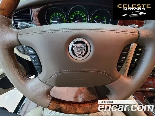 JAGUAR New XJ 4.2 V8 2008 — photo 8 sur 21