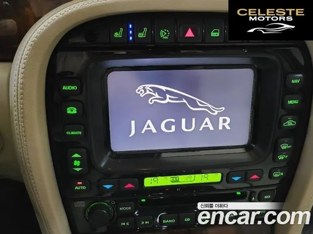 JAGUAR New XJ 4.2 V8 2008 — photo 9 sur 21