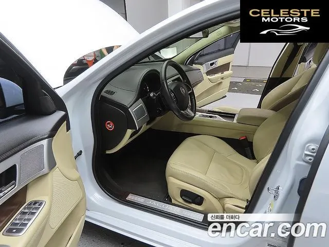 JAGUAR New XF 3.0D Luxury 2015 — photo 13 sur 26