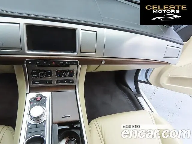 JAGUAR New XF 3.0D Luxury 2015 — photo 14 sur 26