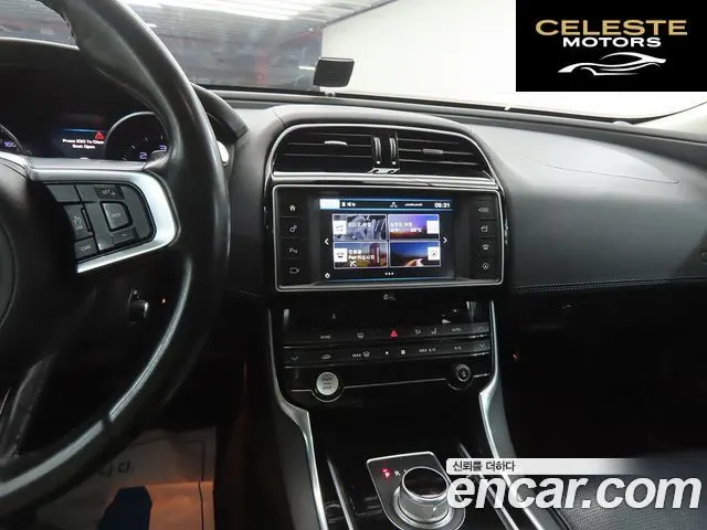 JAGUAR XE 20d RSport 2016 — photo 10 sur 26