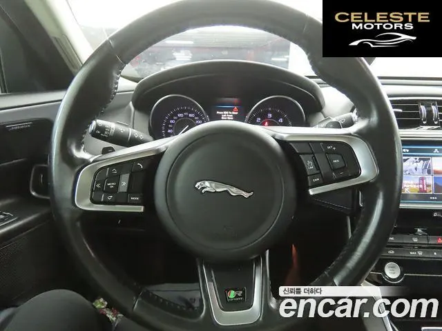JAGUAR XE 20d RSport 2016 — photo 8 sur 26