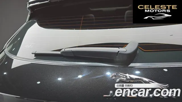 JAGUAR F-PACE 20d 2019 — photo 32 sur 33