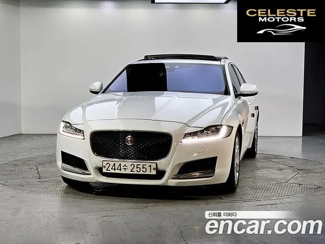 JAGUAR XF (X260) 20d 2017 — photo 2 sur 25