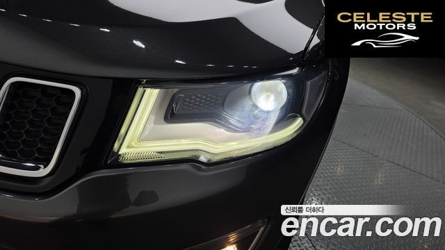 JEEP 22.4 Limited AWD 2019 — photo 8 sur 38