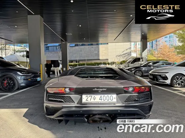 LAMBORGHINI Aventador S LP740-4 2018 — photo 6 sur 17
