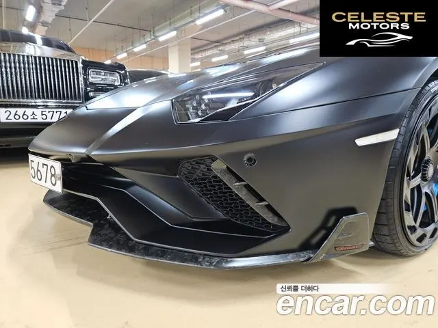 LAMBORGHINI Aventador S LP740-4 2018 — photo 9 sur 26
