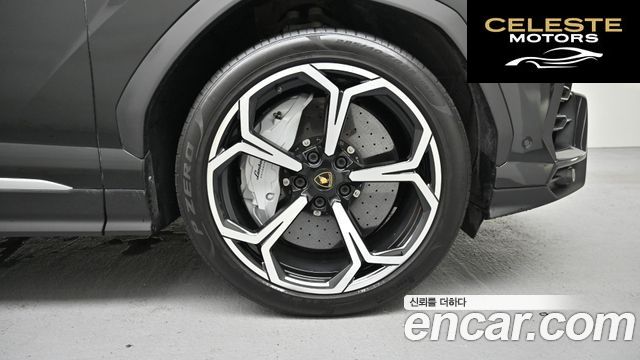 LAMBORGHINI Urus 4.0 V8 2021 — photo 18 sur 26