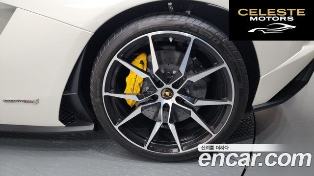 LAMBORGHINI Aventador S LP740-4 2018 — photo 7 sur 35