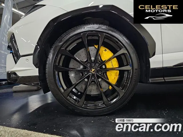 LAMBORGHINI Urus 4.0 V8 S 2023 — photo 6 sur 26