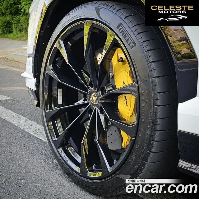 LAMBORGHINI Urus 4.0 V8 S 2023 — photo 6 sur 26