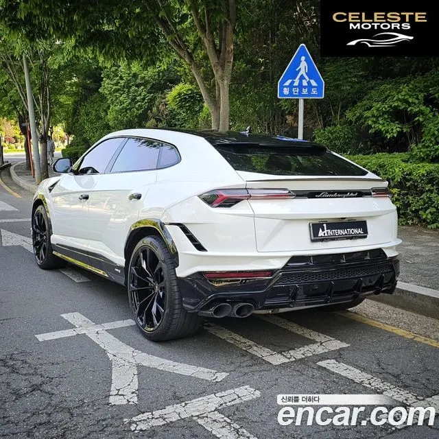 LAMBORGHINI Urus 4.0 V8 S 2023 — photo 8 sur 26