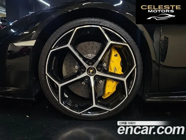 LAMBORGHINI Huracán LP640-4 EVO Spyder 2021 — photo 6 sur 26