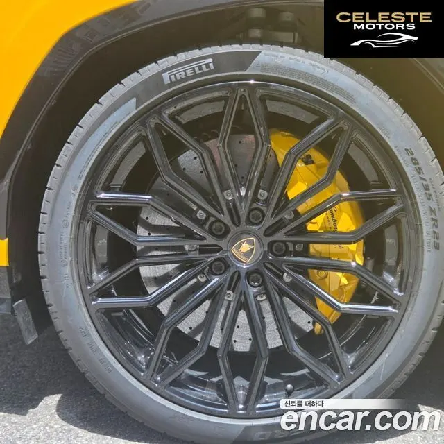 LAMBORGHINI Urus 4.0 V8 SE 2025 — photo 5 sur 16