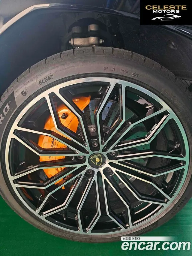 LAMBORGHINI Urus 4.0 V8 SE 2025 — photo 11 sur 19