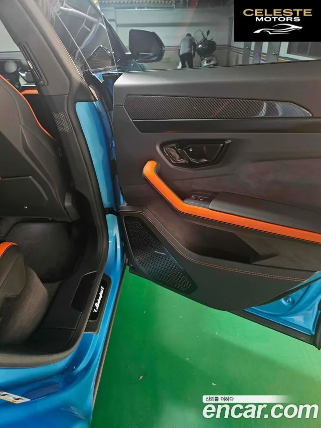 LAMBORGHINI Urus 4.0 V8 SE 2025 — photo 16 sur 19