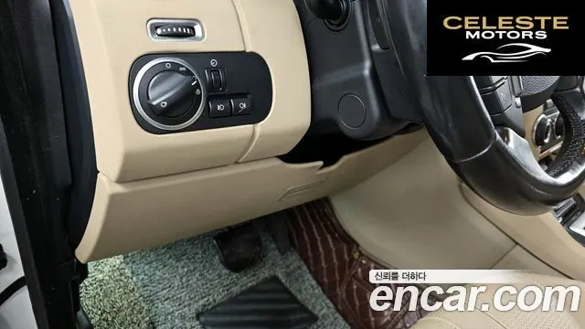 LAND ROVER Discovery 4 3.0 SDV6 SE 2014 — photo 18 sur 20