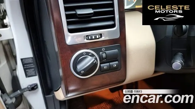 LAND ROVER Range Rover V8 5.0 Vogue 2011 — photo 17 sur 20