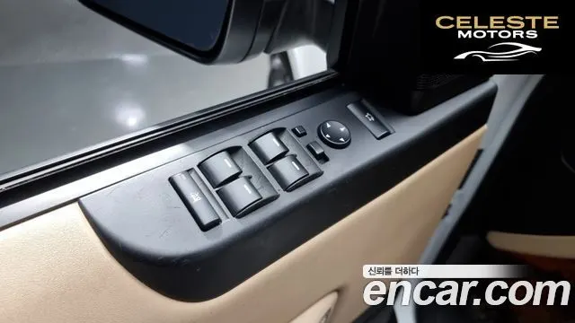LAND ROVER Range Rover V8 5.0 Vogue 2011 — photo 18 sur 20