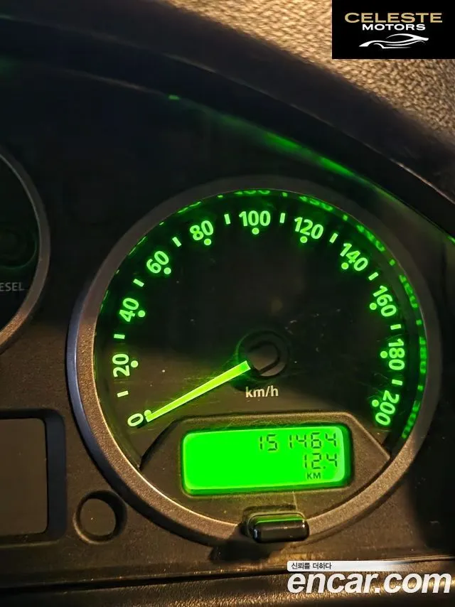 LAND ROVER Defender 110 2010 — photo 8 sur 18