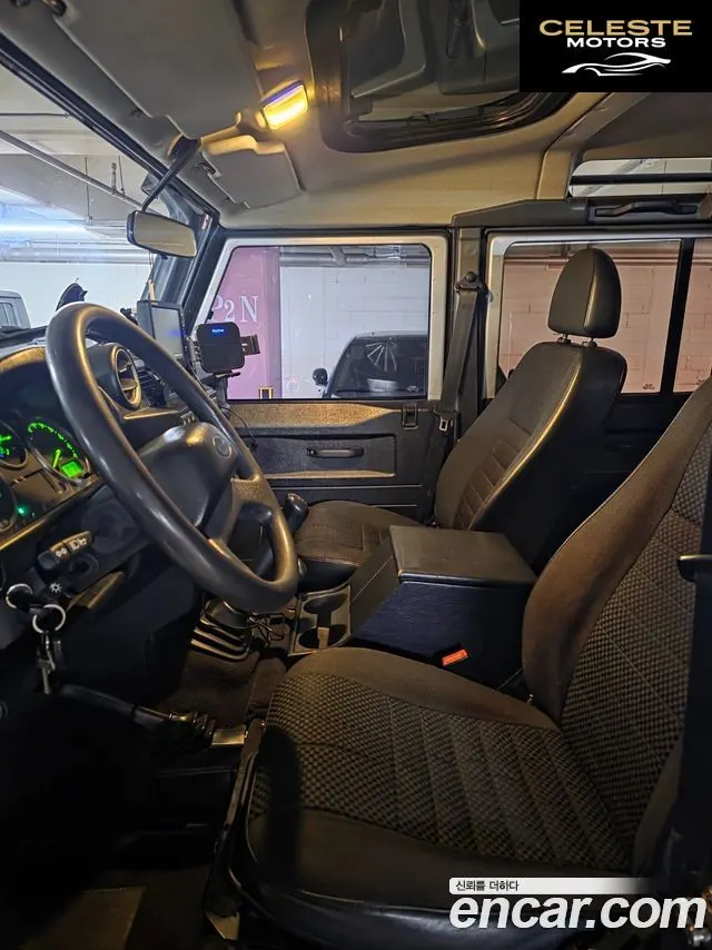LAND ROVER Defender 110 2010 — photo 9 sur 18