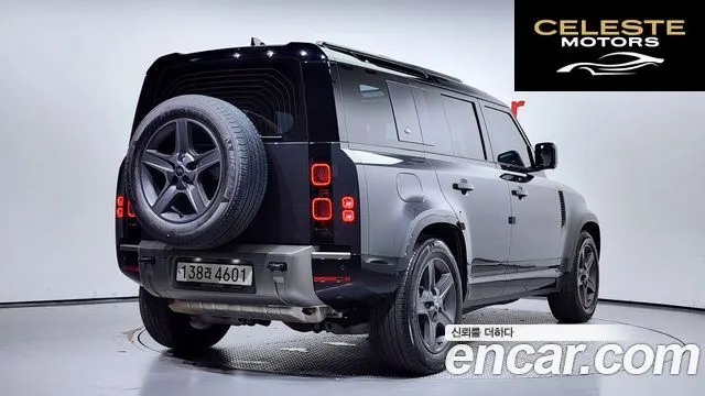LAND ROVER Defender (L663) 110 P300 X-Dynamic SE 2024 — photo 2 sur 20