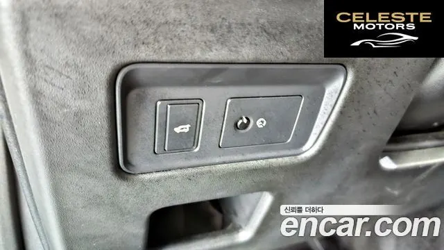 LAND ROVER Discovery 5 2.0 SD4 SE 2018 — photo 17 sur 26