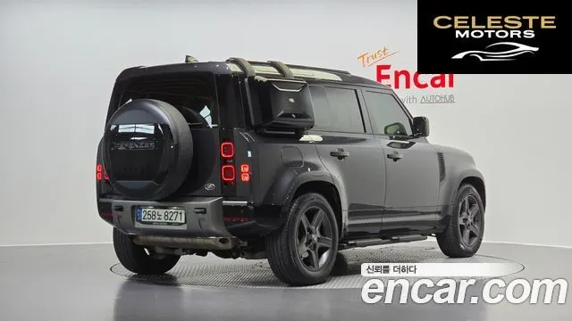 LAND ROVER Defender (L663) 110 P300 X-Dynamic SE 2022 — photo 2 sur 20