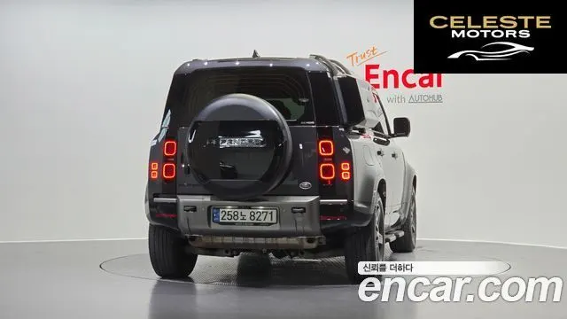 LAND ROVER Defender (L663) 110 P300 X-Dynamic SE 2022 — photo 4 sur 20