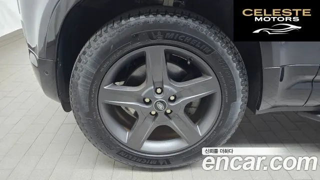 LAND ROVER Defender (L663) 110 P300 X-Dynamic SE 2022 — photo 5 sur 20