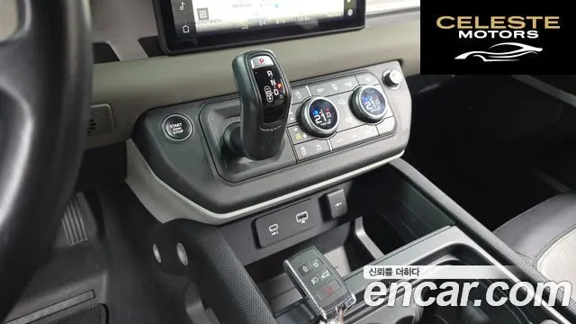 LAND ROVER Defender (L663) 110 P300 X-Dynamic SE 2022 — photo 9 sur 20