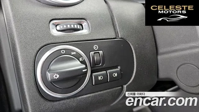 LAND ROVER Discovery 4 3.0 SDV6 SE 2012 — photo 14 sur 26