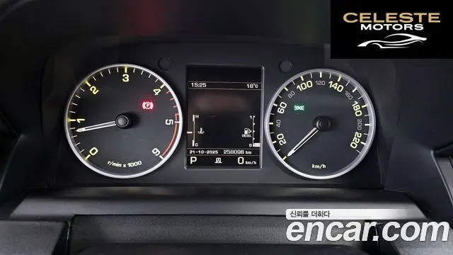 LAND ROVER Discovery 4 3.0 SDV6 SE 2012 — photo 8 sur 26