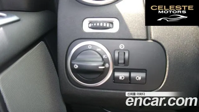 LAND ROVER Discovery 4 3.0 SDV6 SE 2016 — photo 17 sur 26