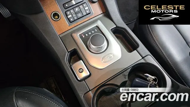 LAND ROVER Discovery 4 3.0 SDV6 SE 2016 — photo 9 sur 26