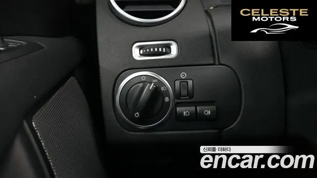 LAND ROVER Discovery 4 3.0 SDV6 SE 2016 — photo 17 sur 20