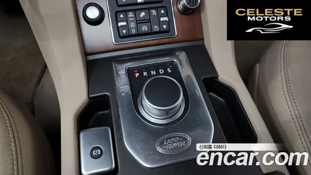 LAND ROVER Discovery 4 3.0 SDV6 SE 2016 — photo 9 sur 20