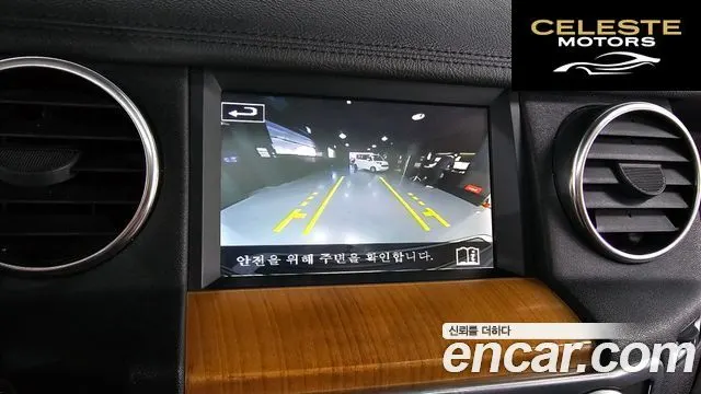 LAND ROVER Discovery 4 3.0 SDV6 SE 2015 — photo 15 sur 26
