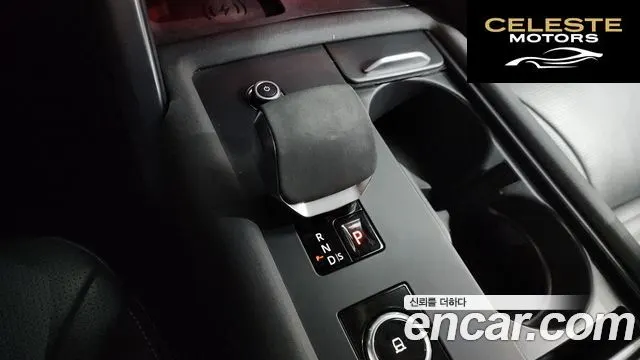 LAND ROVER Discovery 5 D250 SE 2022 — photo 9 sur 20