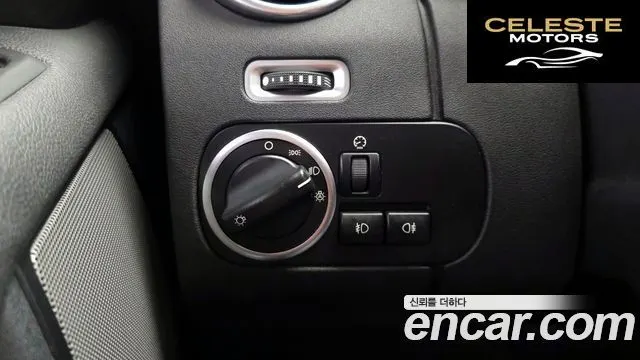 LAND ROVER Discovery 4 3.0 SDV6 SE 2015 — photo 16 sur 20