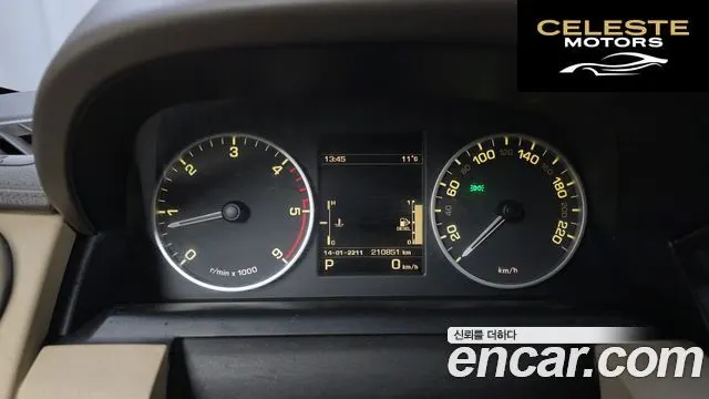 LAND ROVER Discovery 4 3.0 SDV6 SE 2013 — photo 8 sur 20