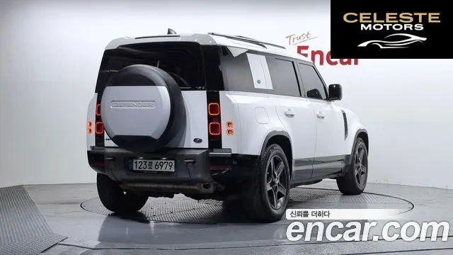 LAND ROVER Defender (L663) 110 P300 X-Dynamic SE 2022 — photo 2 sur 20