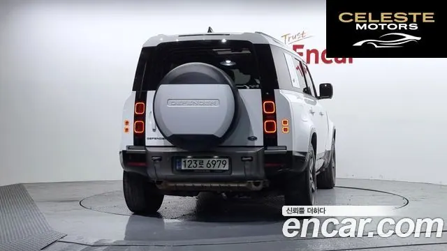 LAND ROVER Defender (L663) 110 P300 X-Dynamic SE 2022 — photo 4 sur 20