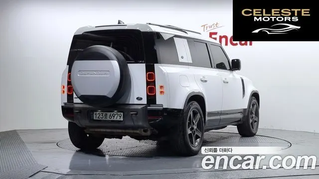 LAND ROVER Defender (L663) 110 P300 X-Dynamic SE 2022 — photo 2 sur 20