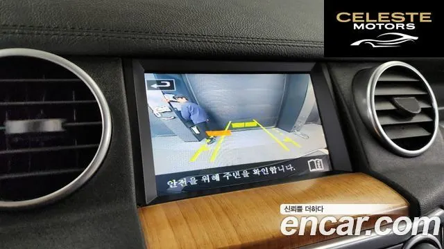 LAND ROVER Discovery 4 3.0 SDV6 SE 2015 — photo 15 sur 20