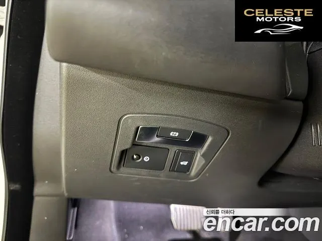 LAND ROVER Range Rover Velar 3.0 D300 R-Dynamic HSE 2018 — photo 14 sur 26