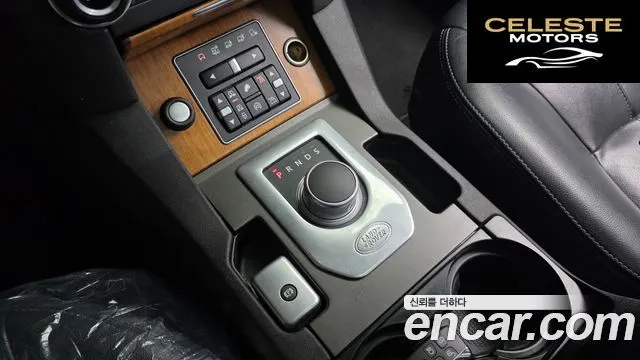LAND ROVER Discovery 4 3.0 SDV6 SE 2016 — photo 9 sur 26