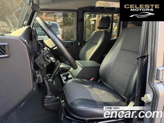 LAND ROVER Defender 110 2012 — photo 11 sur 20