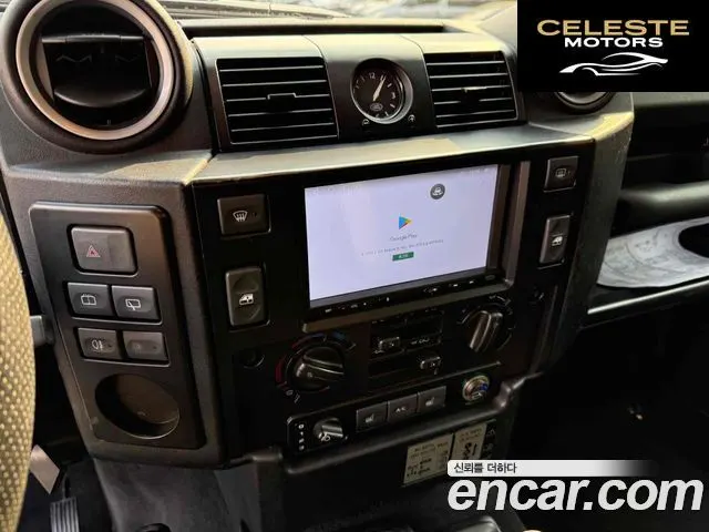 LAND ROVER Defender 110 2012 — photo 12 sur 20