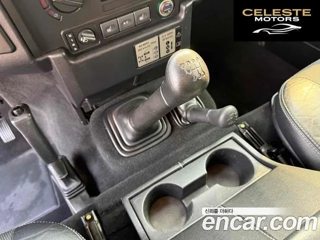 LAND ROVER Defender 110 2012 — photo 13 sur 20